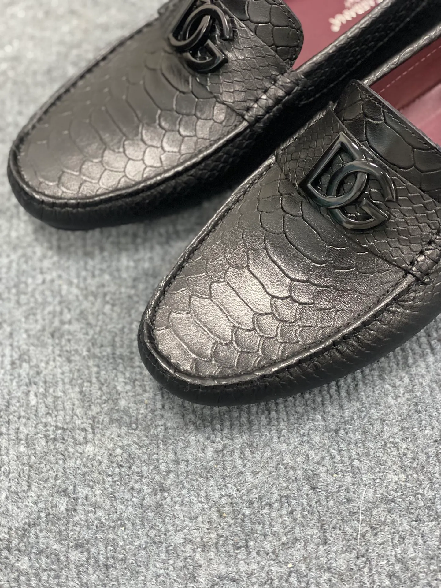 Men's Men's Shoes Men's Men's Shoes 💰700 new style "DG Duban Spring New Casual Driving Shoes" latest hot style, top brand luxury ~ purchasing agency, top quality ~.  The upper is made of imported original cowhide with fine workmanship. The original stylish and stylish soft rubber wear-resistant and non-slip outsole is light and comfortable on the feet. The real thing looks better in real life, 38-45